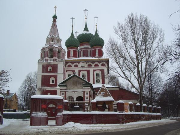 Церковь Михаила Архангела - гарнизонный храм на набережной р.Которосль